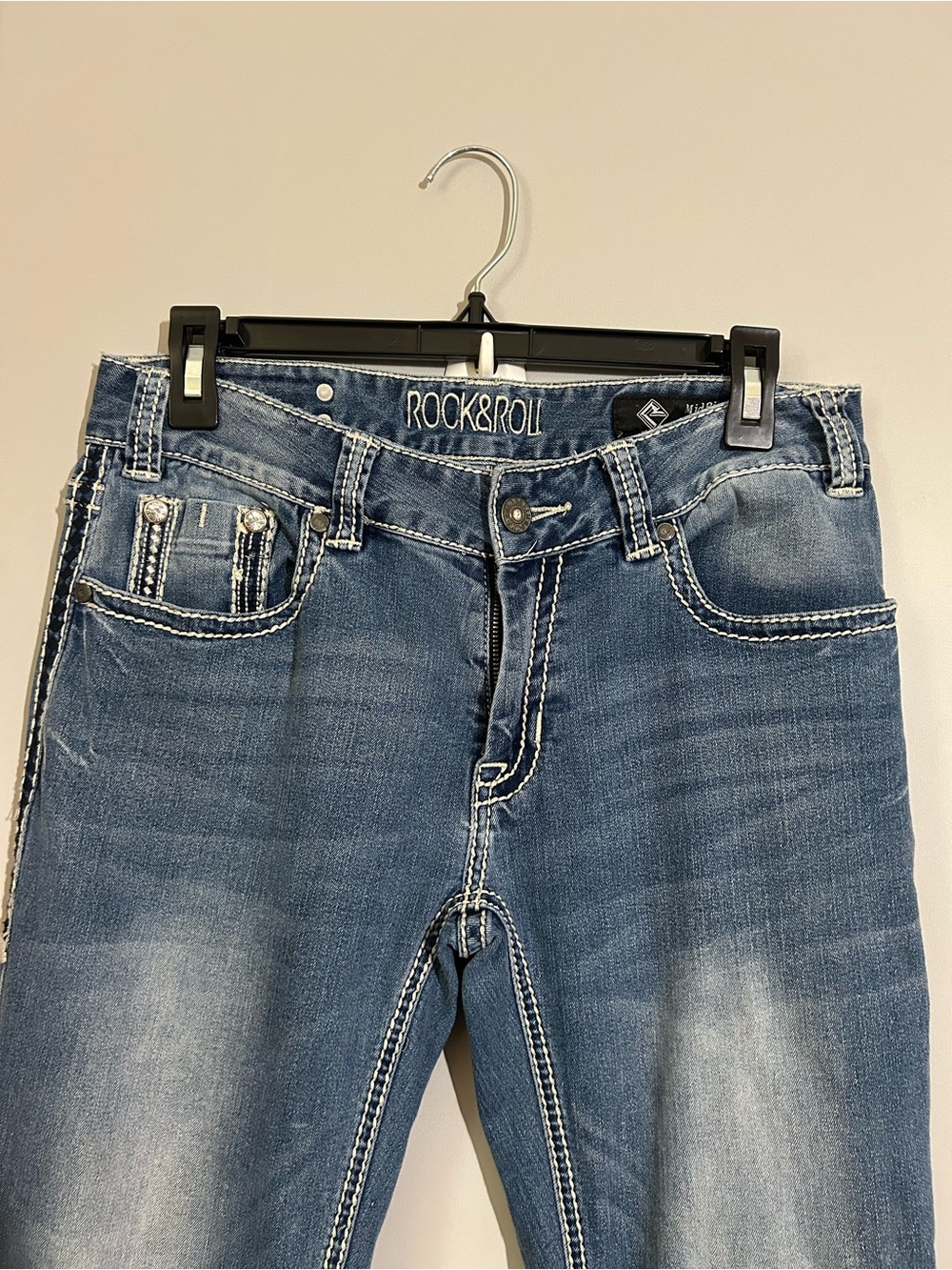 Rock & Roll Cowgirl Women’s boot cut studded pocket mid rise Jean Sz 29x38